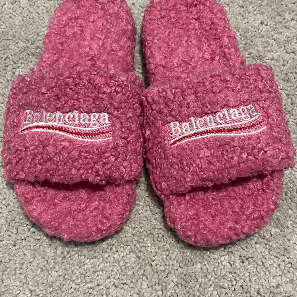 Balenciaga Fuchsia Textured Slides